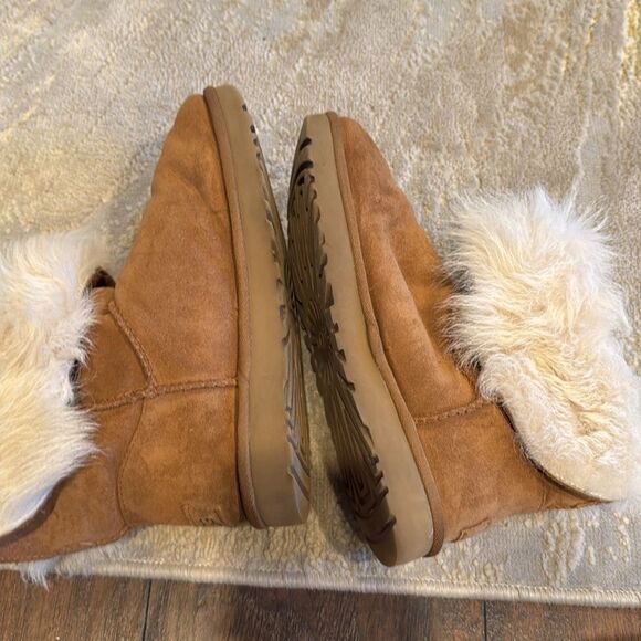 Ugg boots- Classic Short tan Fur Boots in GUC size 7 - Picture 9 of 9